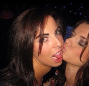 amateur teen girls kissing